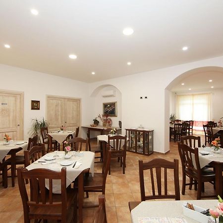 Guest House Villabianca Ла Мадалена Екстериор снимка