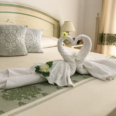 Guest House Villabianca Ла Мадалена Екстериор снимка