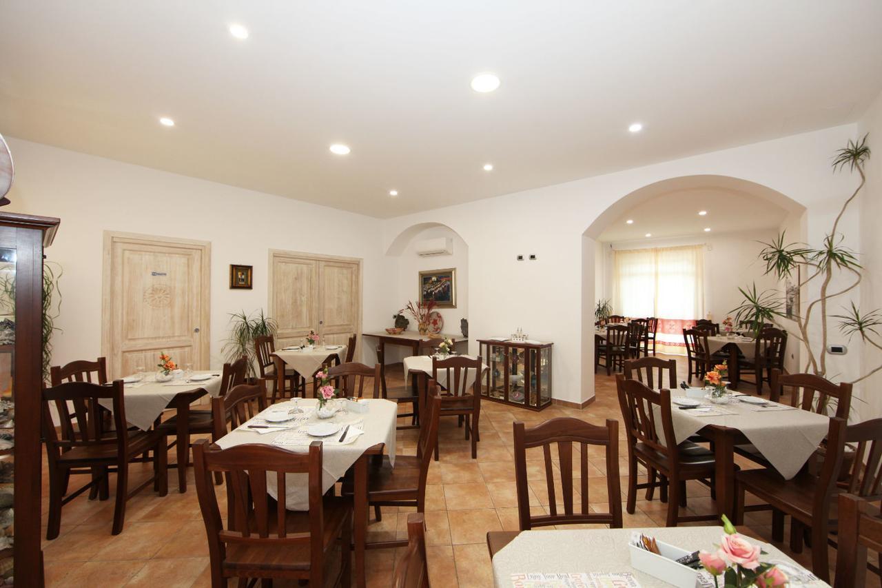 Guest House Villabianca Ла Мадалена Екстериор снимка