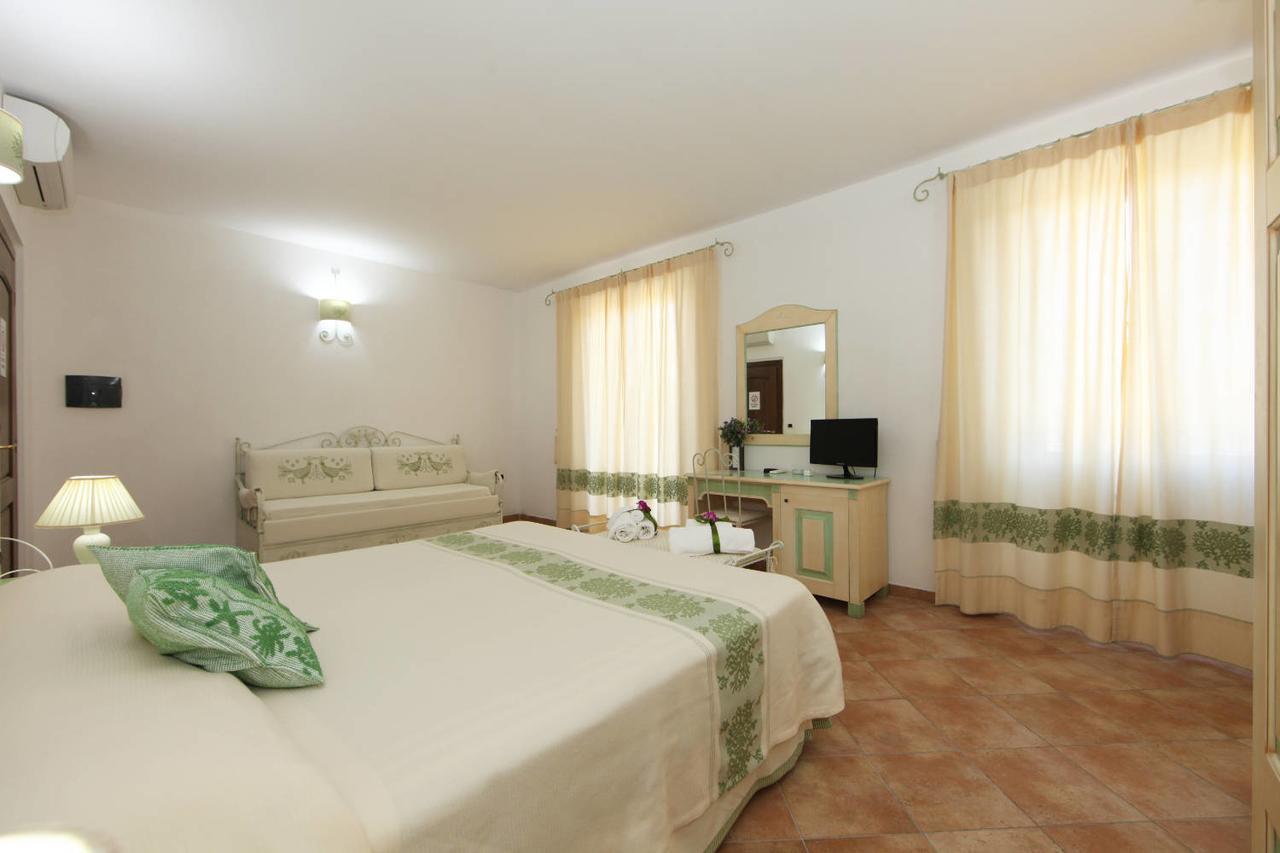 Guest House Villabianca Ла Мадалена Екстериор снимка