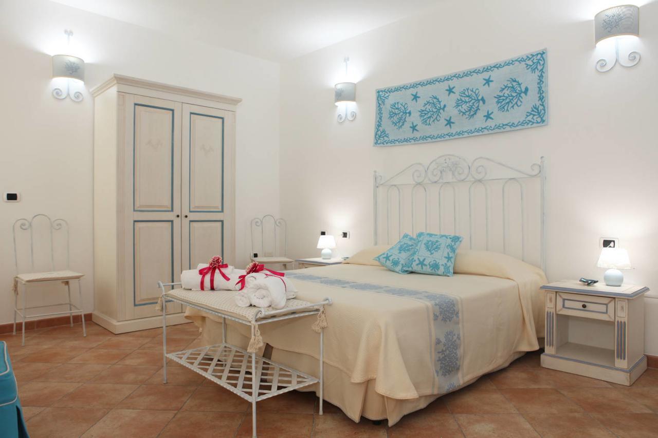 Guest House Villabianca Ла Мадалена Екстериор снимка