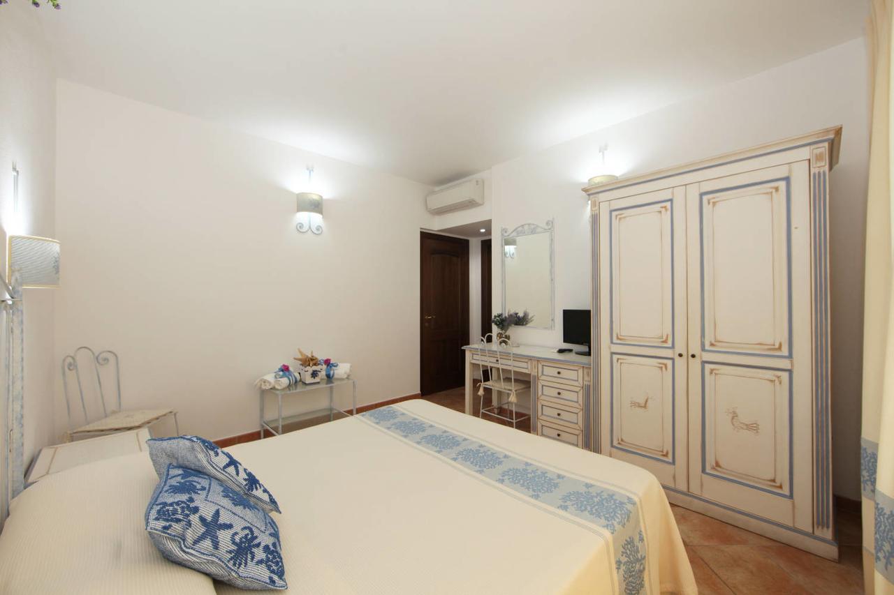 Guest House Villabianca Ла Мадалена Екстериор снимка