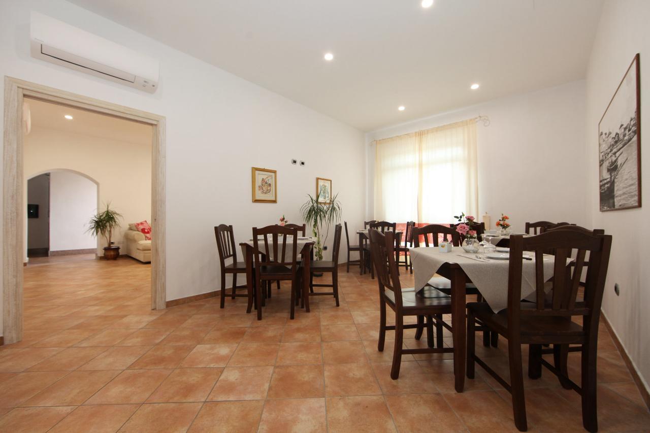Guest House Villabianca Ла Мадалена Екстериор снимка