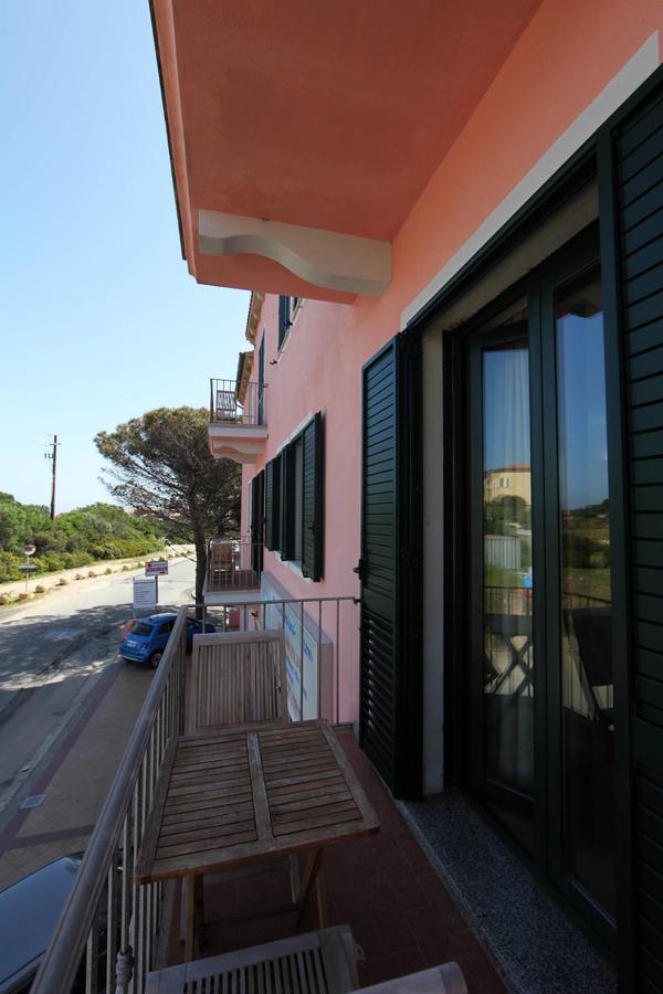 Guest House Villabianca Ла Мадалена Екстериор снимка
