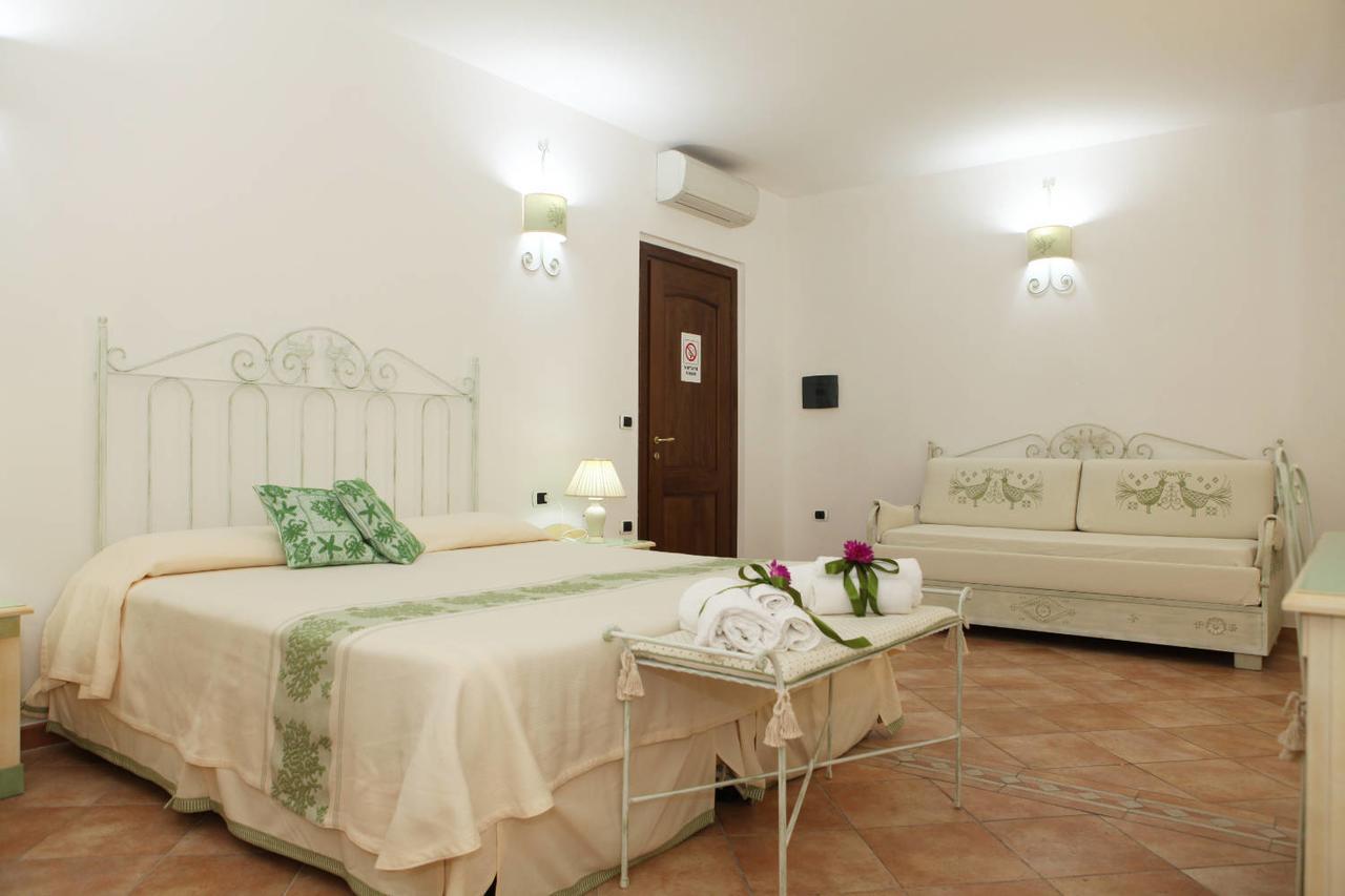 Guest House Villabianca Ла Мадалена Екстериор снимка