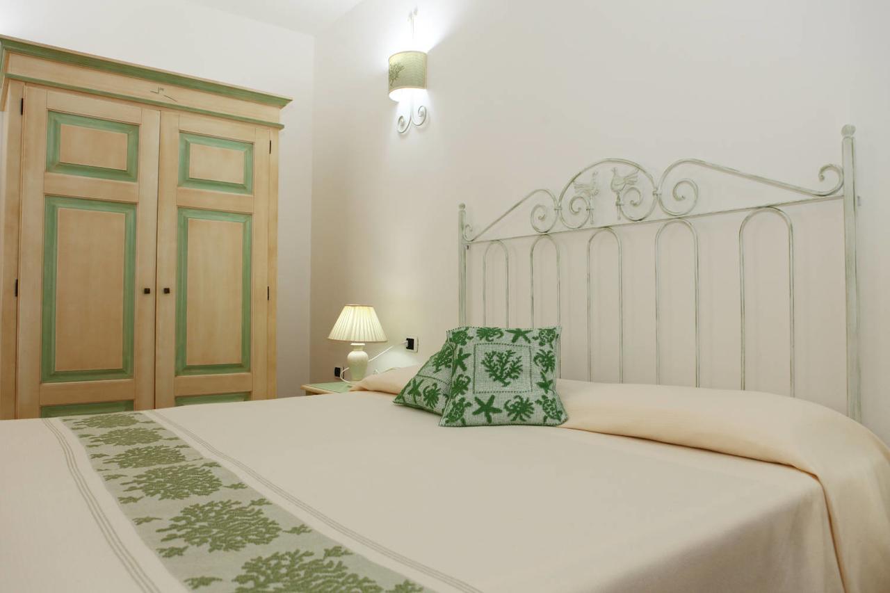 Guest House Villabianca Ла Мадалена Екстериор снимка