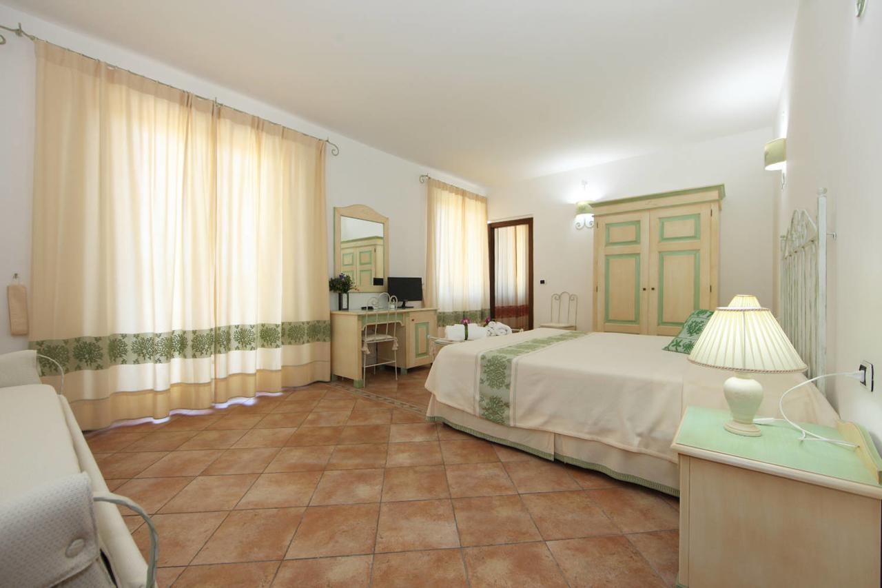 Guest House Villabianca Ла Мадалена Екстериор снимка