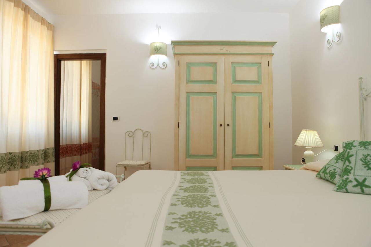 Guest House Villabianca Ла Мадалена Екстериор снимка