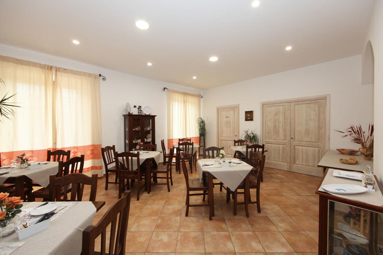 Guest House Villabianca Ла Мадалена Екстериор снимка