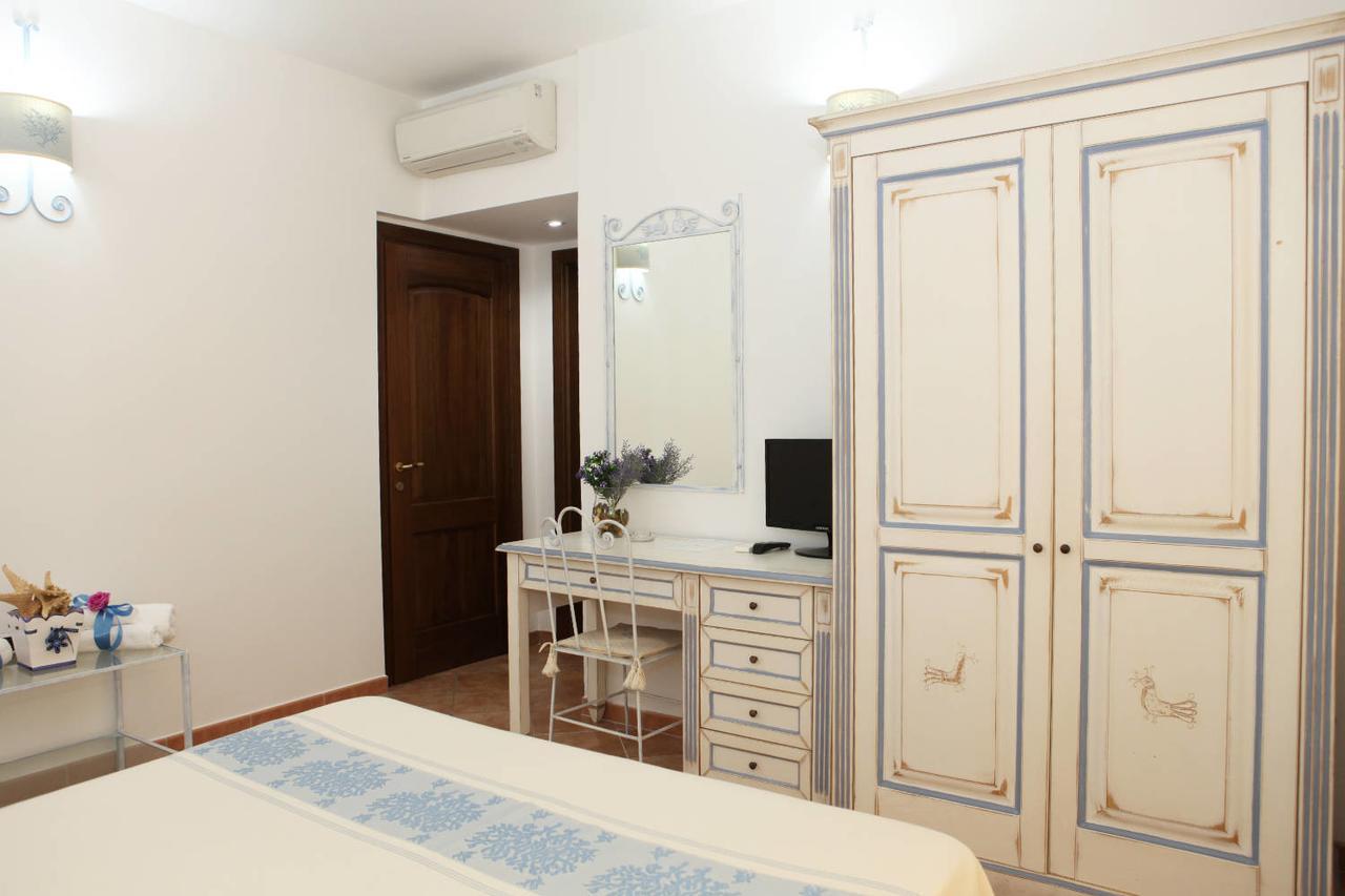 Guest House Villabianca Ла Мадалена Екстериор снимка