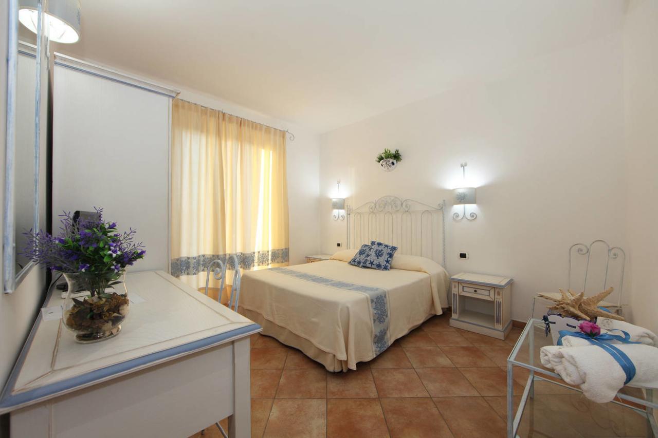 Guest House Villabianca Ла Мадалена Екстериор снимка