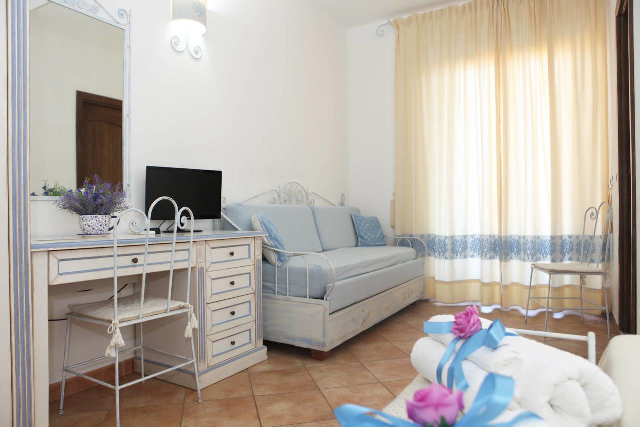 Guest House Villabianca Ла Мадалена Екстериор снимка