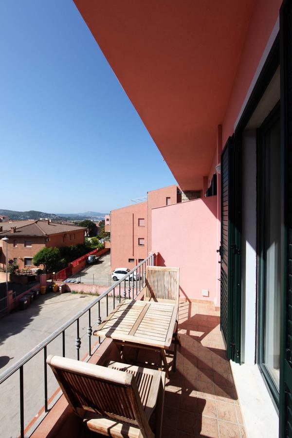 Guest House Villabianca Ла Мадалена Екстериор снимка