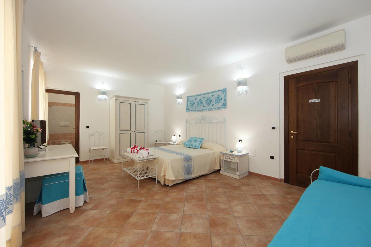 Guest House Villabianca Ла Мадалена Екстериор снимка