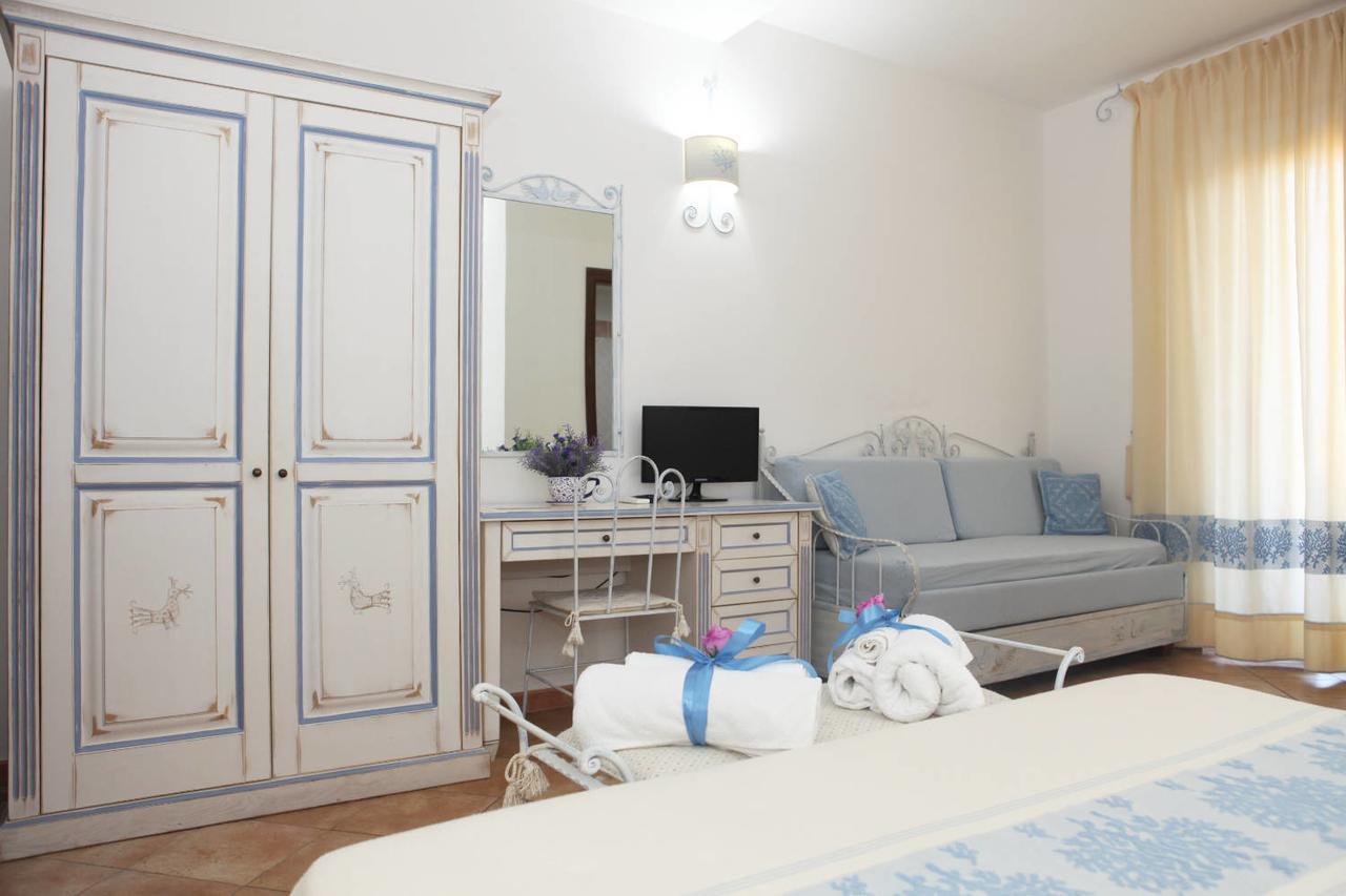 Guest House Villabianca Ла Мадалена Екстериор снимка