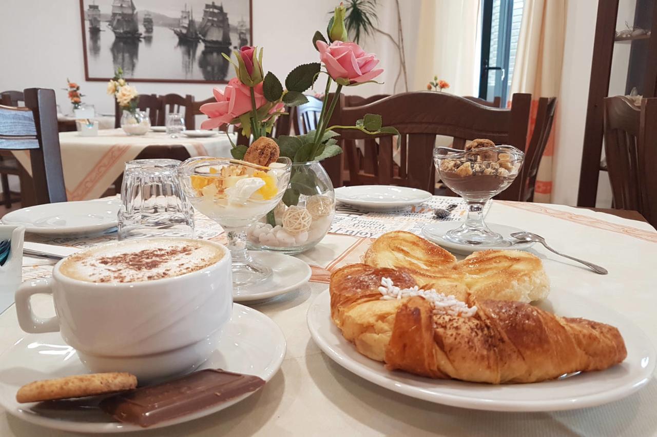 Guest House Villabianca Ла Мадалена Екстериор снимка