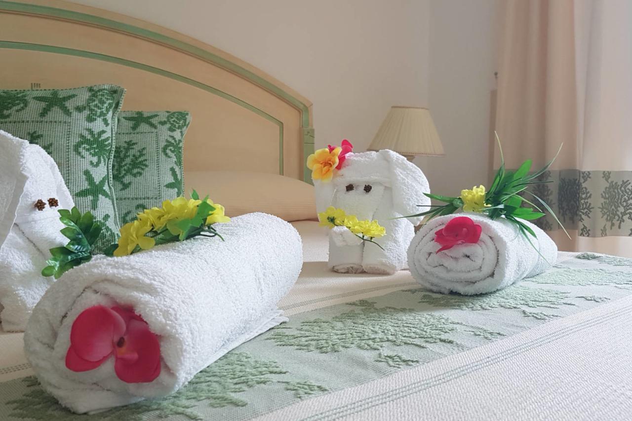 Guest House Villabianca Ла Мадалена Екстериор снимка